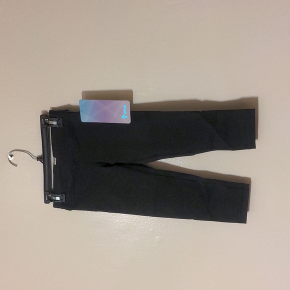 Ivivva by Lululemon rhythmic crop luxtreme black - Picture 1 of 6